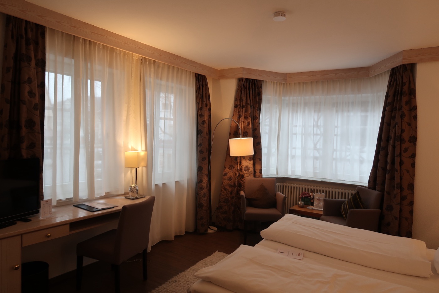 Zimmer im Hotel Rößle in Dettingen an der Erms – Übernachtung im All-Inclusive-Paket der KI-Werkstatt